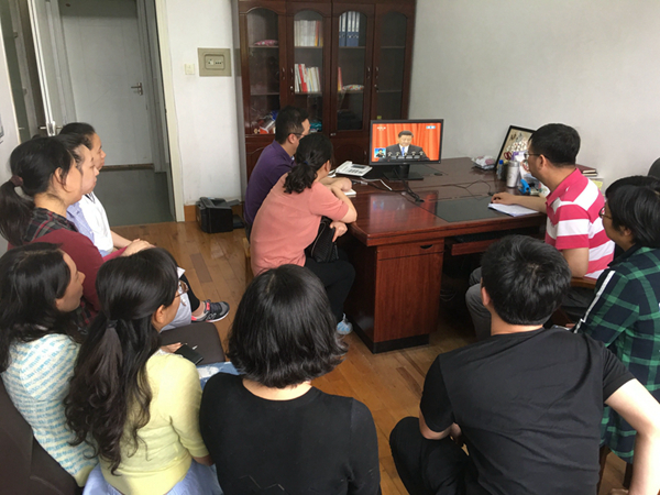 1525651898132342.jpg 行政党支部组织观看马克思诞辰200周年纪念大会直播_副本.jpg